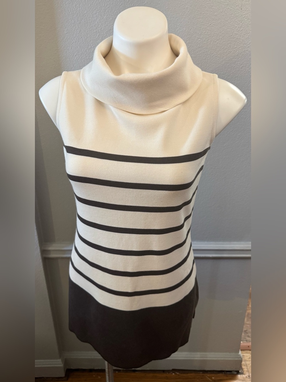 St. John Cream Sleeveless Turtleneck Sweater with Brown Stripes